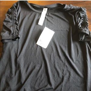 Fabletics Top🍀New🍀tags have been removed